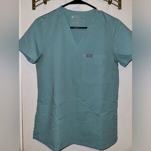 Figs scrub top in Seaglass XS, lightly used, in good shape